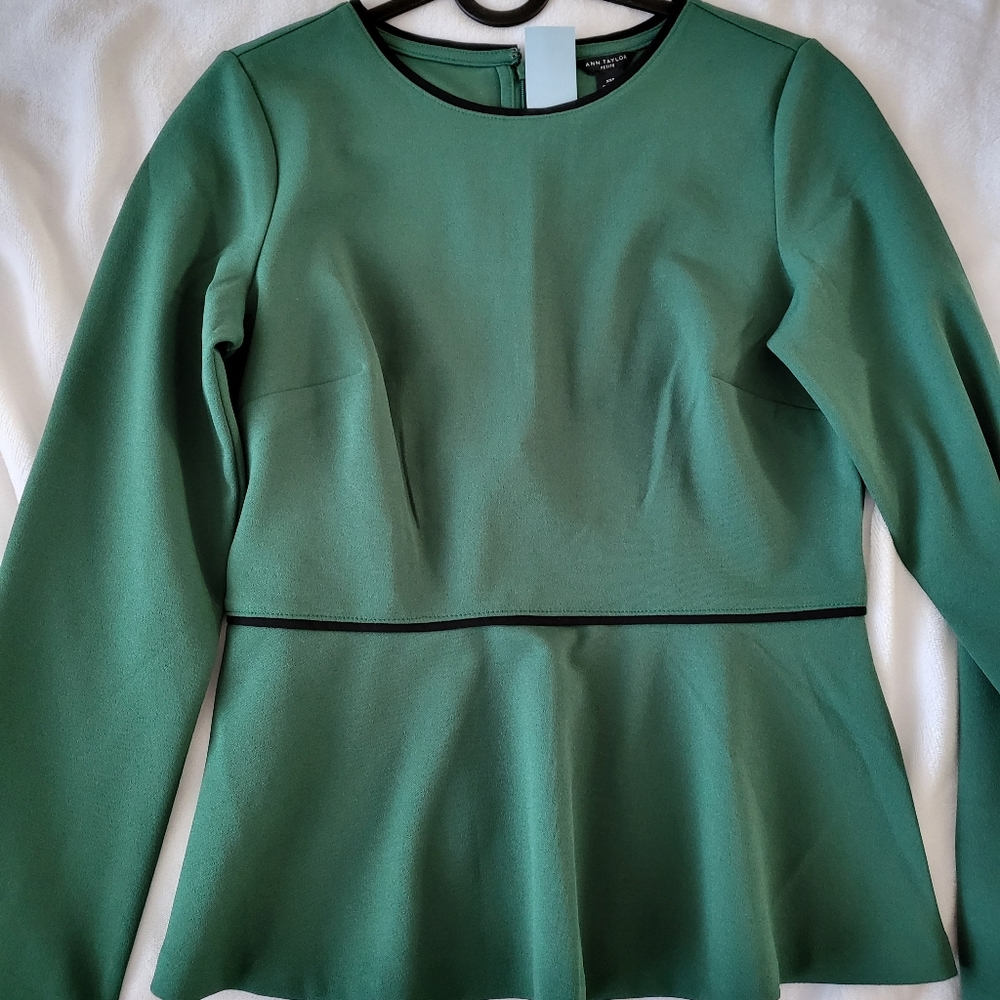 Ann Taylor peum top